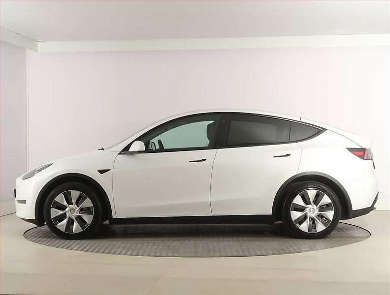 Tesla Model Y (2022) Long Range AWD 79kWh, SoH 93% - fotka 3 z 33