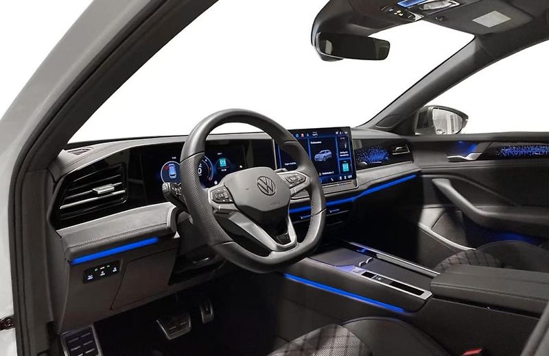 Volkswagen Passat Variant 2.0 TDI 4M R-Line Masáž Tažné - fotka 4 z 14