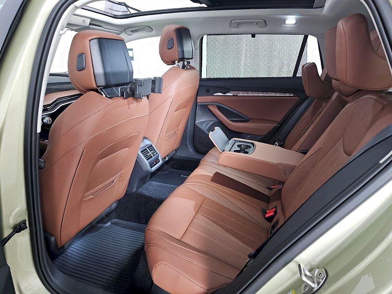 Škoda Superb (2025) Combi 2.0TDI 142kW 4X4 Laurin - fotka 7 z 35