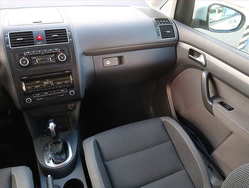 Volkswagen Touran (2012) Comfortline 1.6 TDI, Automat - fotka 8 z 19