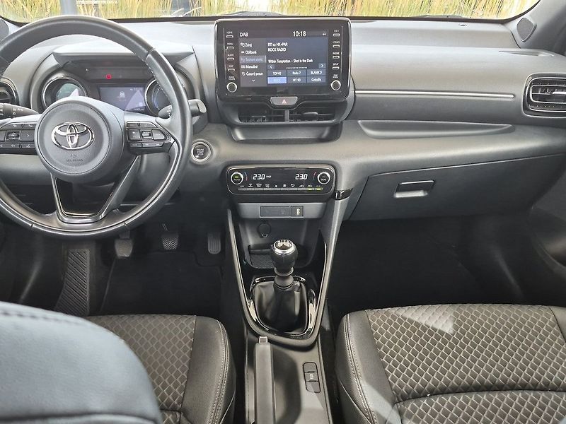 Toyota Yaris Selection Style 1.5 VVT-i 92kW - fotka 10 z 25