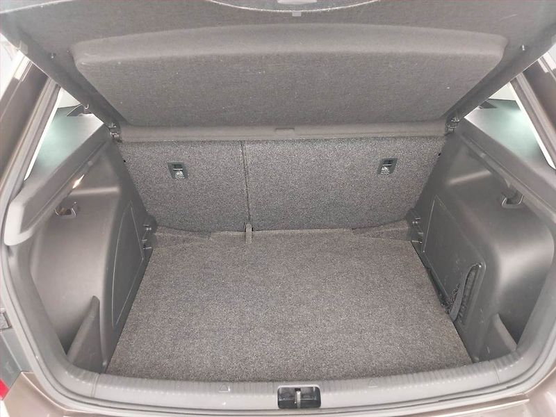 Škoda Rapid (2015) Spaceback 1.2 TSI, Serv.kniha - fotka 14 z 18