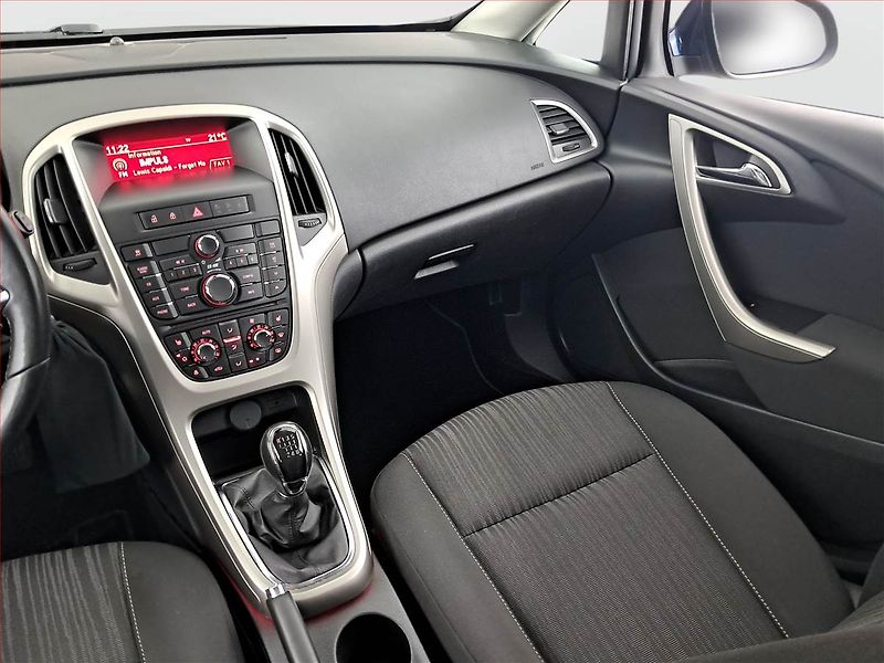 Opel Astra (2011) 1.4 T, po STK, jezdí skvěle - fotka 8 z 16
