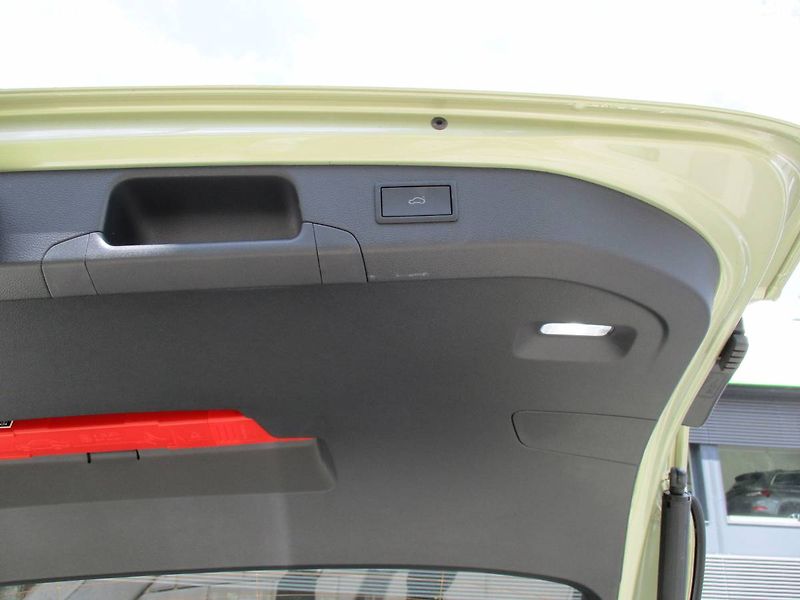 Škoda Superb Combi L&K 2,0TDI/110kW DSG7/P0 - fotka 15 z 15