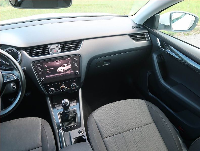 Škoda Octavia (2017) 1.6 TDI, Tempomat - fotka 8 z 16