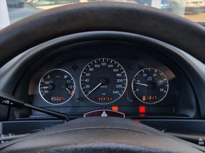 Mercedes-Benz Třídy M 2,7 CDI 120kW AUTO  ML 270 CDI - fotka 21 z 33
