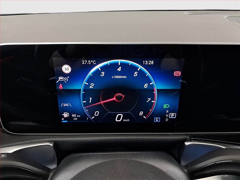 Mercedes-Benz GLB (2020) 250 - fotka 11 z 24