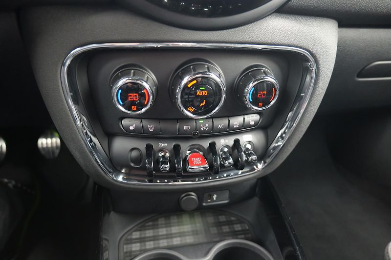 Mini Clubman 100 kW JCW paket LED Navi - fotka 32 z 40