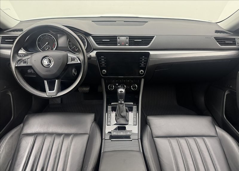 Škoda Superb 2,0 DSG 4X4 ACC CANTON STYLE+ - fotka 7 z 49