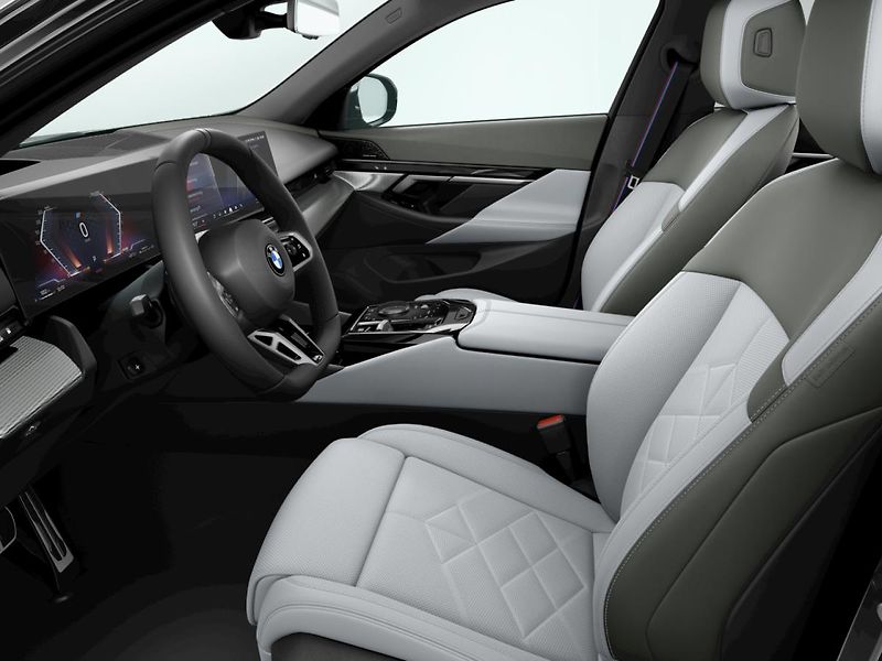 BMW Řada 5 (2026) 540d xDrive Touring - fotka 6 z 10