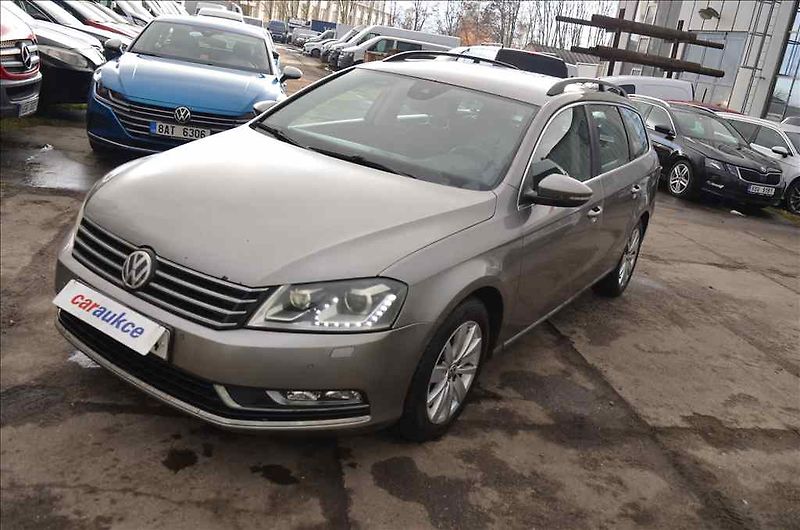 Volkswagen Passat (2012) VARIANT 2,0 TDI - fotka 1 z 26