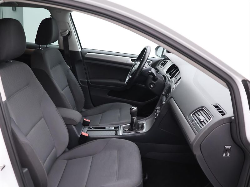 Volkswagen Golf 1,4 TSI 90kW Comfortline CZ - fotka 12 z 29