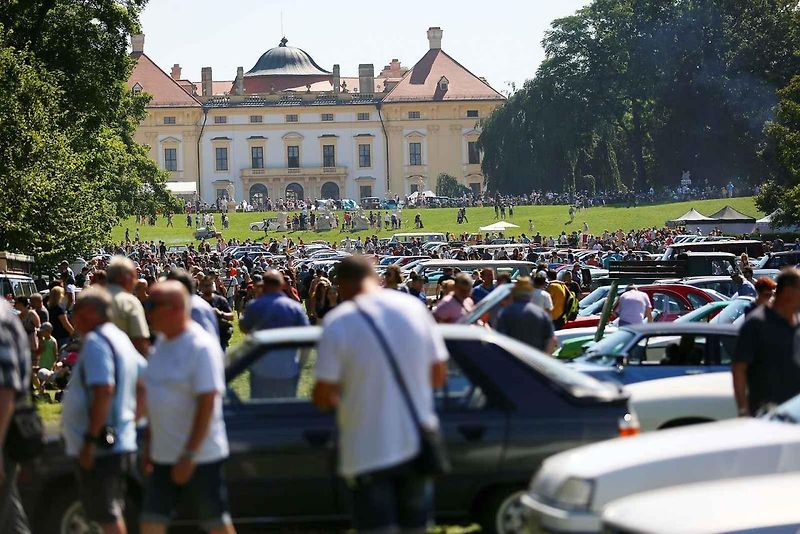 Legendární akce Veteranfest přilákal v letošní ročníku do Slavkova u Brna rekordní počet návštěvníků i vystavovatelů.