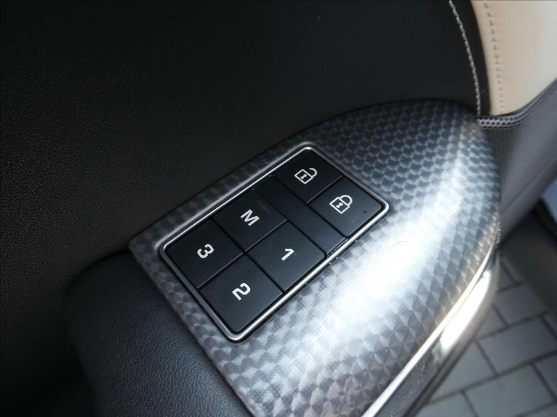 Land Rover Range Rover Sport 3,0 D300 HSE,ČR,2.maj,tažné - fotka 15 z 38