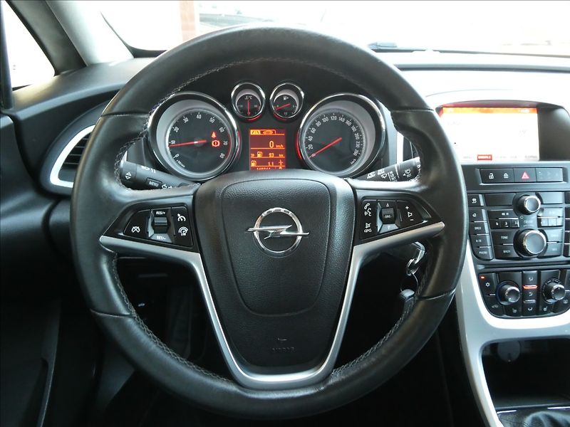 Opel Astra 1,4 i 88kW klima, serviska - fotka 31 z 44