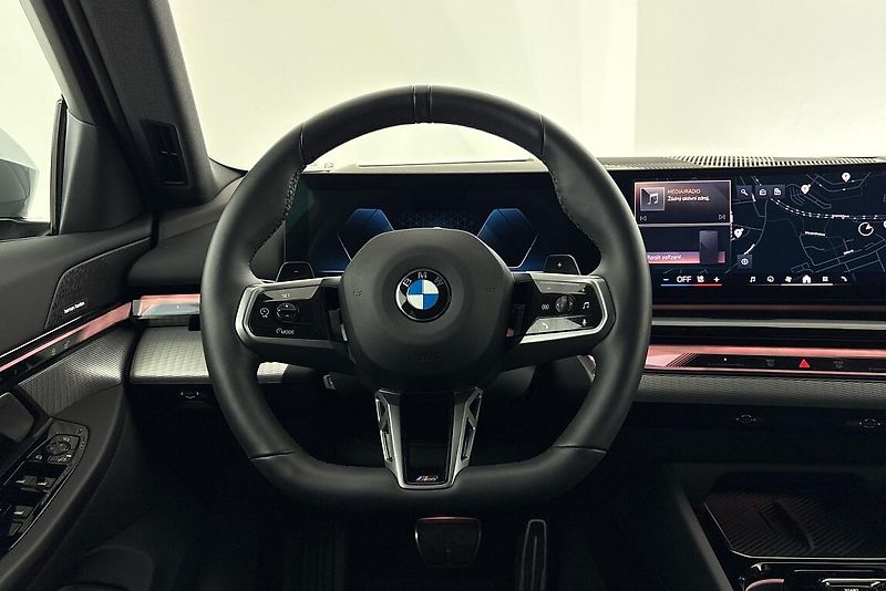 BMW Řada 5 řady 5 | 520d xDrive - fotka 8 z 19