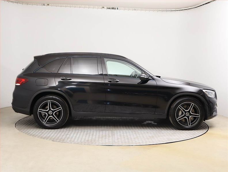 Mercedes-Benz GLC (2020) AMG line 300 d 4MATIC - fotka 6 z 25