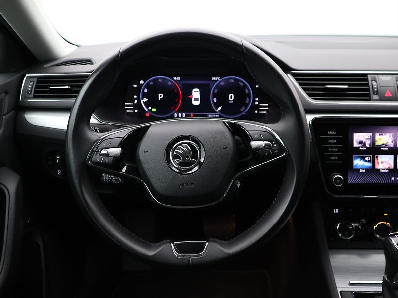 Škoda Superb 2.0 TDI 110kW CZ 1.Maj LED DPH - fotka 13 z 26