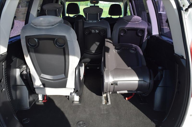 Peugeot 807 2,0 HDI 100KW 7MÍST PO STK - fotka 26 z 46