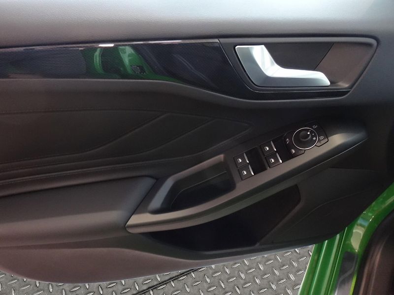 Ford Focus (2022) ST X hatchback 2.3EcoBoost206k - fotka 8 z 23