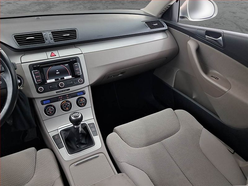 Volkswagen Passat (2009) 1.6 TDI, po STK, slušný stav - fotka 8 z 16