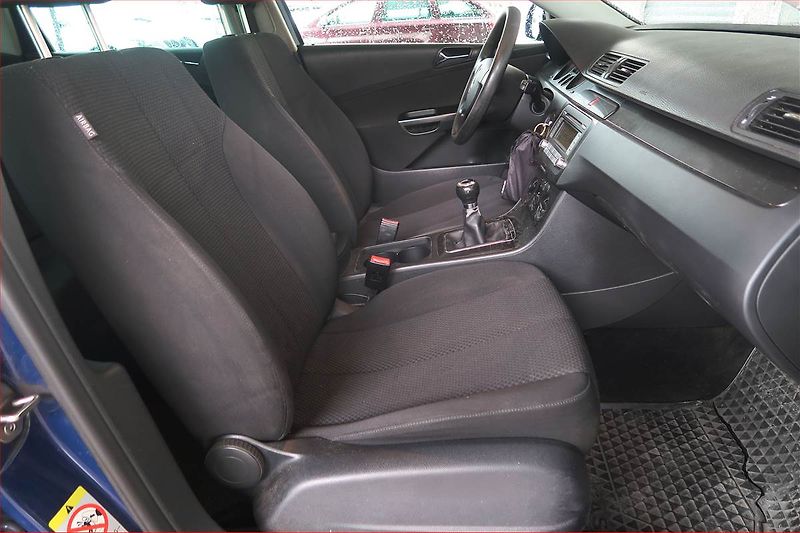 Volkswagen Passat (2007) 1.6 FSI, po STK, pěkný stav - fotka 9 z 13