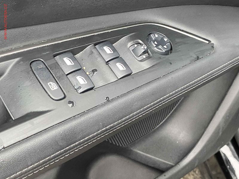 Peugeot 5008 (2019) 1.2 PT, GT Line, AT, LED - fotka 12 z 19