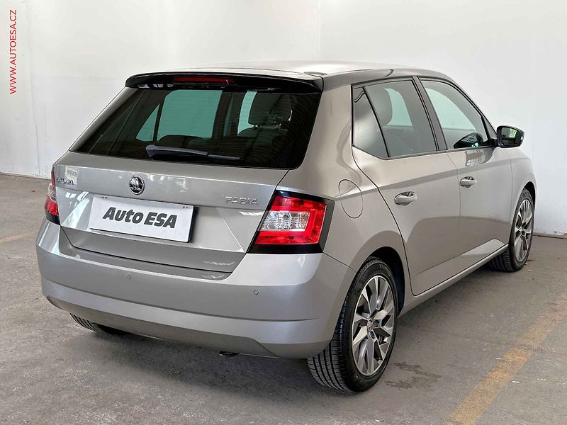 Škoda Fabia (2015) 1.4 TDi, panorama, autoAC - fotka 4 z 15