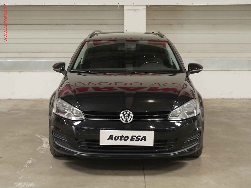 Volkswagen Golf (2015) 1.6TDi, Navi, panor - fotka 2 z 19