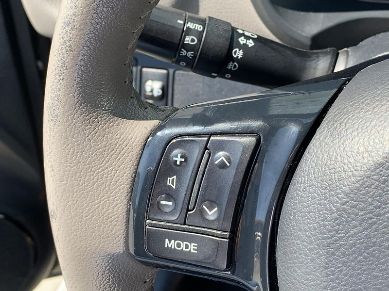 Toyota Yaris SELECTION 1,5 HYBRID 74kW AT - fotka 18 z 26