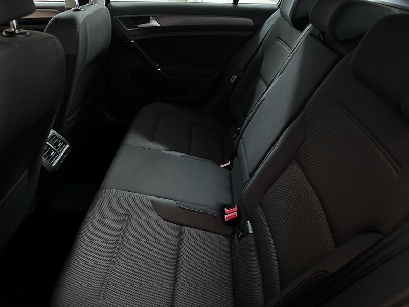 Volkswagen Golf (2013) Variant 1.4 TSI 90 KW  - fotka 20 z 23