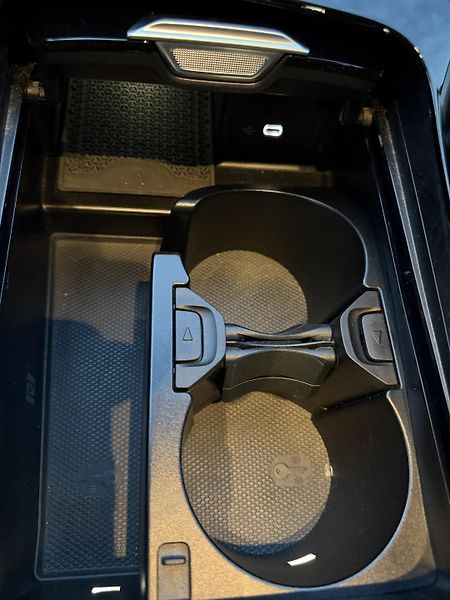 Mercedes-Benz Třídy C 200D 9Gtronic-AVANTGARDE-Tažné - fotka 33 z 37
