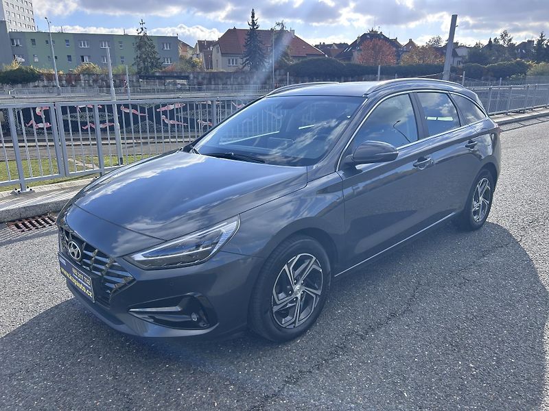 Hyundai i30 Kombi 1.6 CRDi - fotka 3 z 33