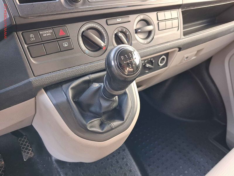 Volkswagen Transporter (2017) 2.0TDi L2 9míst, TZ - fotka 15 z 17