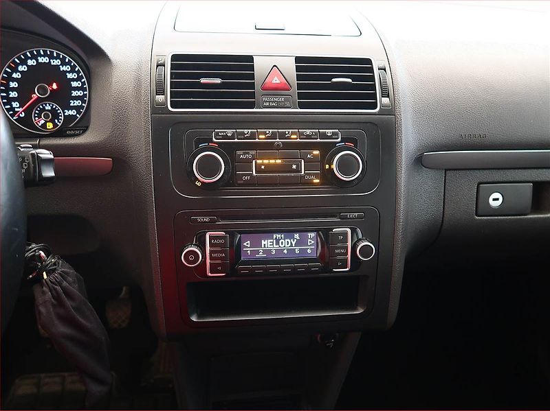 Volkswagen Touran (2012) 1.6 TDI, Serv.kniha, Tempomat - fotka 12 z 15