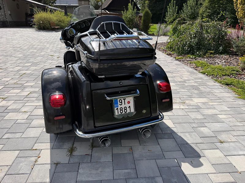 Harley-Davidson FLHTCUTG Tri Glide Ultra Classic (2019) Harley-Davidson Tri GlideUltra - fotka 4 z 6