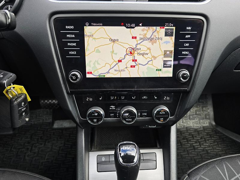 Škoda Octavia 2,0TSI 140KW DSG FULL LED NAVI - fotka 21 z 30