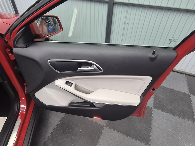Mercedes-Benz GLA (2019) - fotka 12 z 25