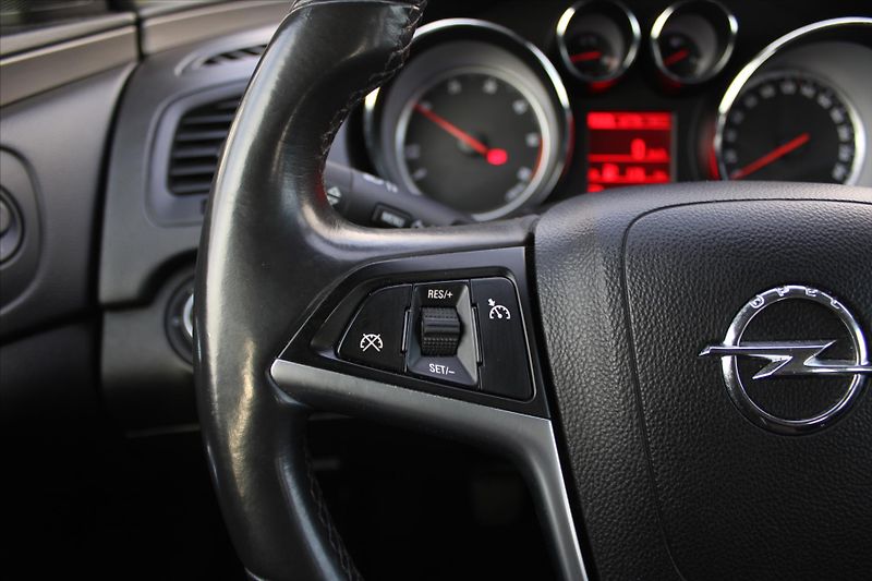 Opel Insignia 2.0 CDTI NAVI - fotka 15 z 20