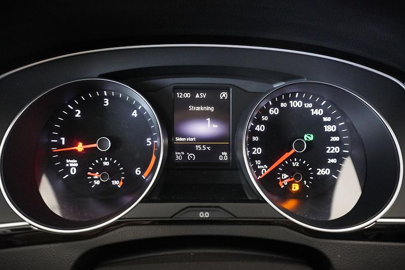 Volkswagen Passat 2.0TDi HIGHLINE DSG - fotka 24 z 42