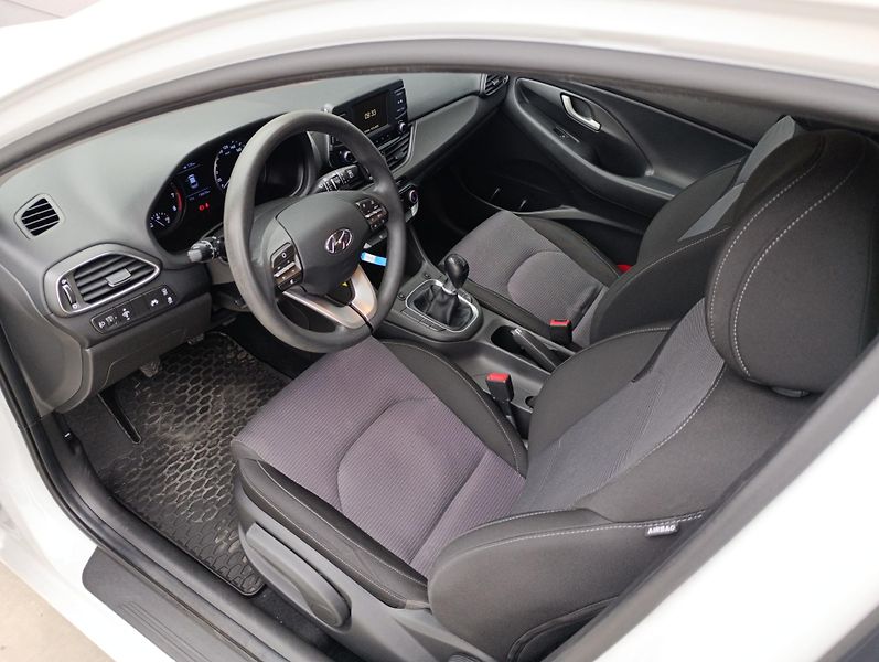 Hyundai i30 START 1.4 73kW ČR 1.MAJITEL - fotka 11 z 28