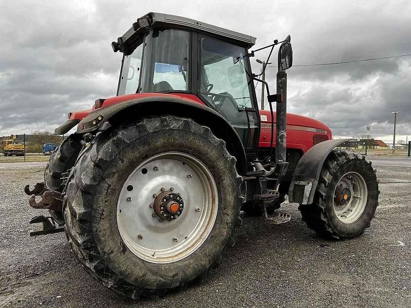 Traktor Zetor 7011.