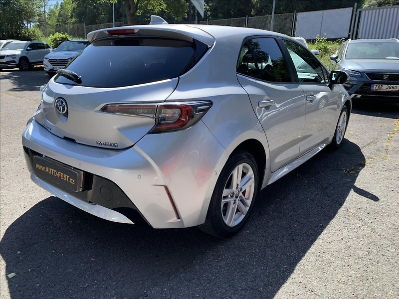 Toyota Corolla 1,8 HYBRID,ČR,SERVISKA - fotka 8 z 23