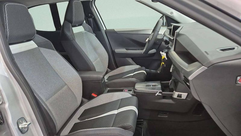 Opel Frontera (2026) GS Hybrid 1.2 TURBO (81kW/110k - fotka 28 z 39