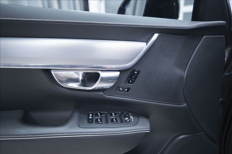 Volvo S90 2,0 D4 NAVI KAMERA 4x VÝHŘEV - fotka 18 z 42