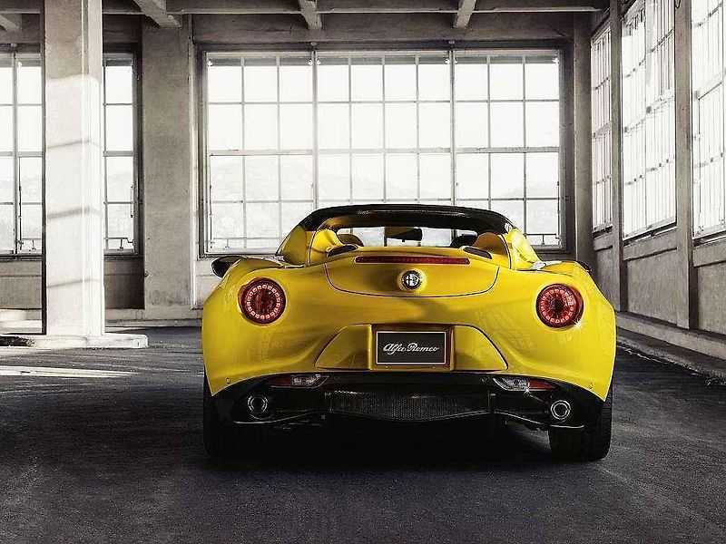 Alfa Romeo 4C Spider.