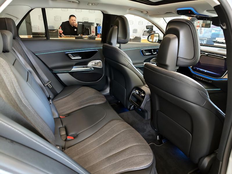 Mercedes-Benz Třídy E E300 de T 4M Avantgarde Adv+ - fotka 19 z 34