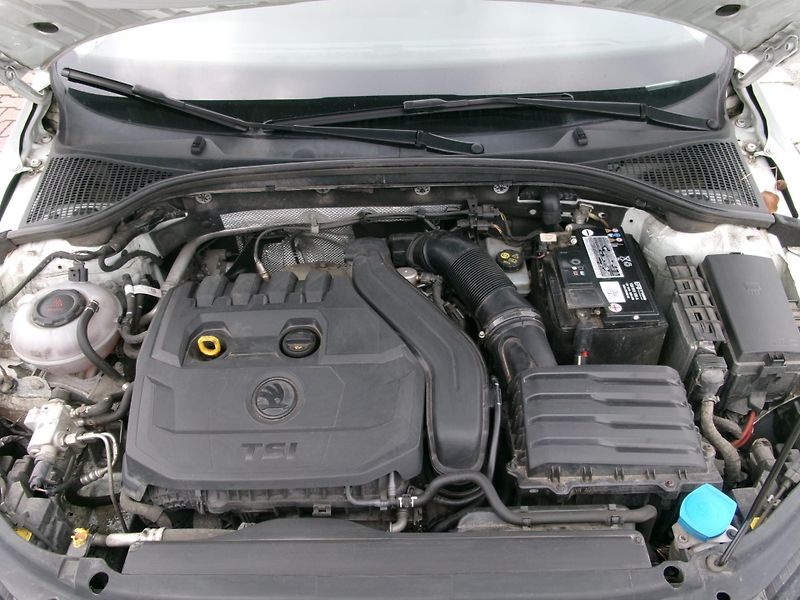 Škoda Octavia (2019) 1,5TSI DSG AC TEMP ČR - fotka 33 z 36