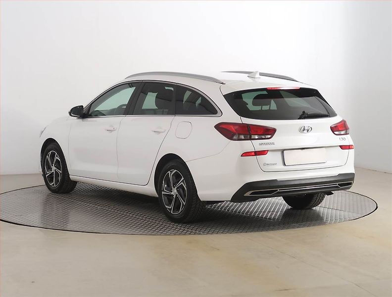Hyundai i30 (2021) Family 1.6 CRDi, Serv.kniha - fotka 4 z 18