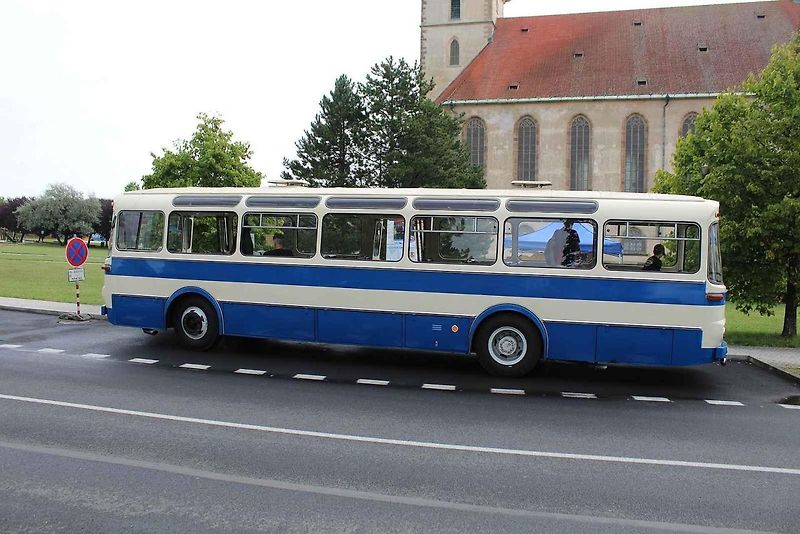 Dva dny si mohli zájemci prohlížet historický autobus Karosa ŠL11 z roku 1979, který na stanovišti před přesunutým kostelem Nanebevzetí Panny Marie v Mostě vystavoval Dopravní podnik měst Mostu a Litvínova.